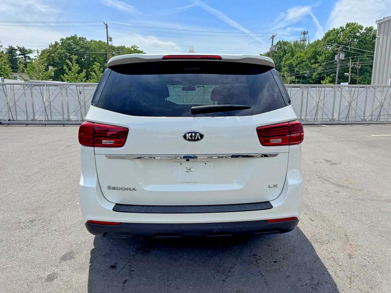 2019 Kia Sedona Lx - Image 5