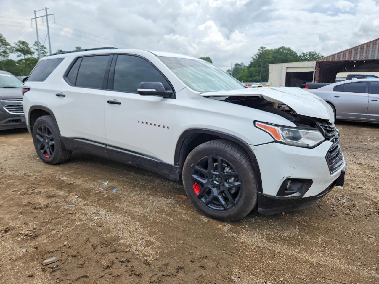 2021 Chevrolet Traverse Premier - Фото 4