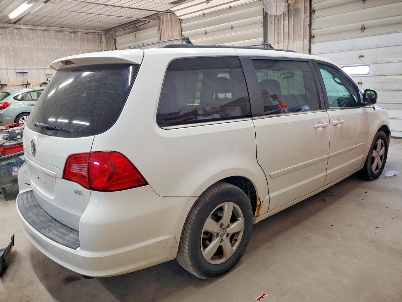 2011 Volkswagen Routan Sel - Фото 3
