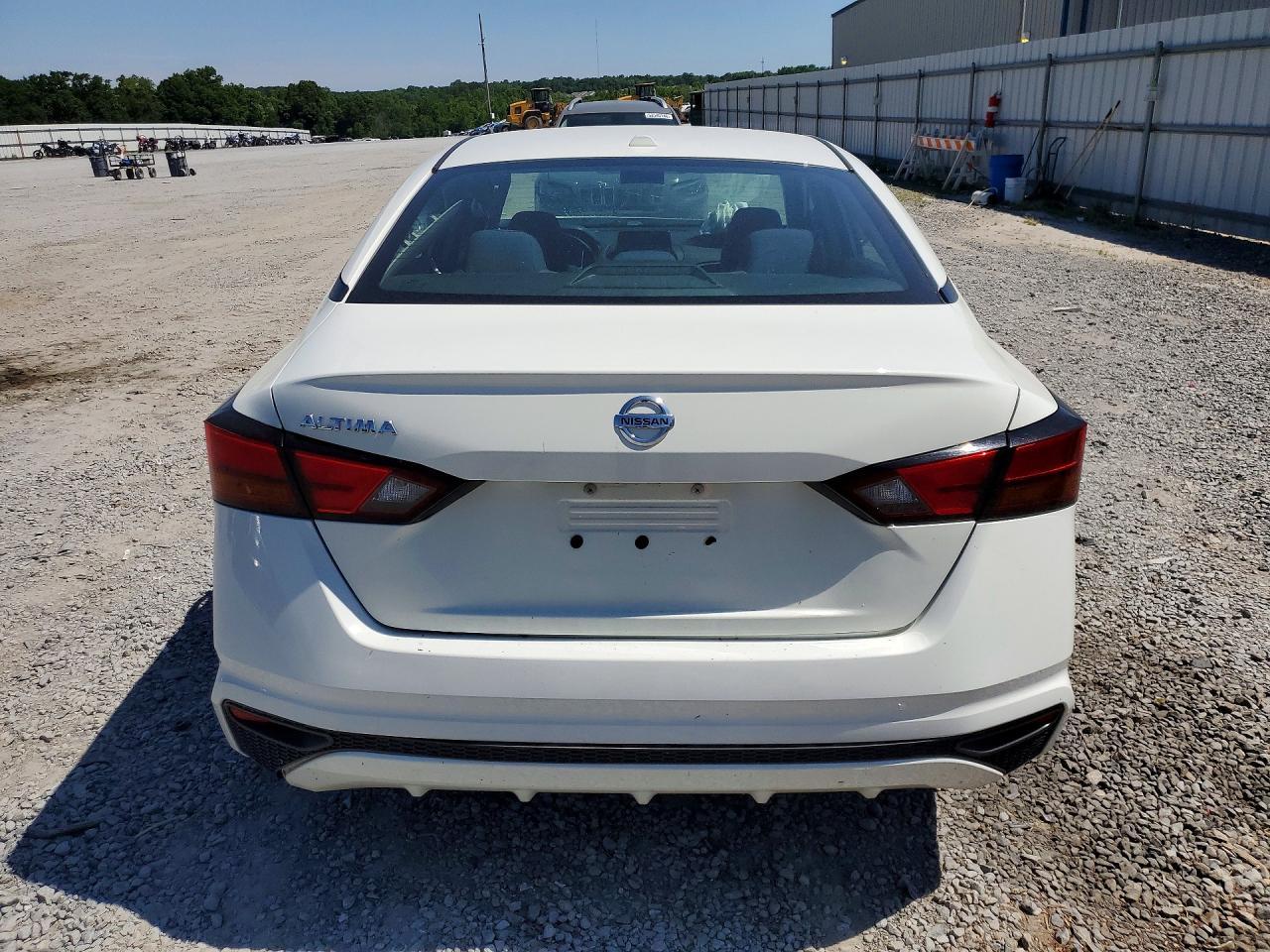 2019 Nissan Altima S - Фото 6