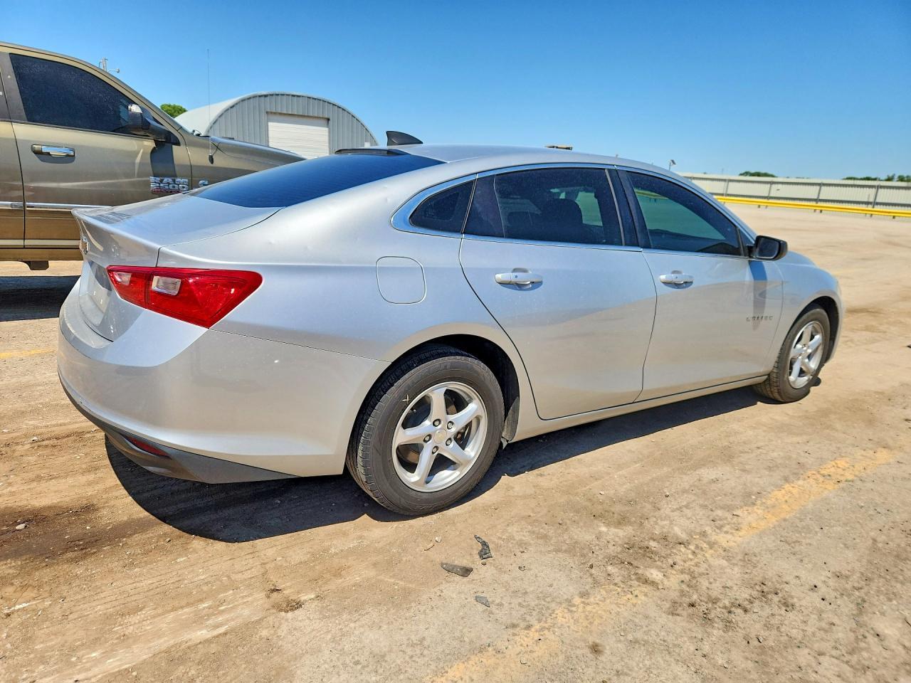 2017 Chevrolet Malibu Ls - Фото 3