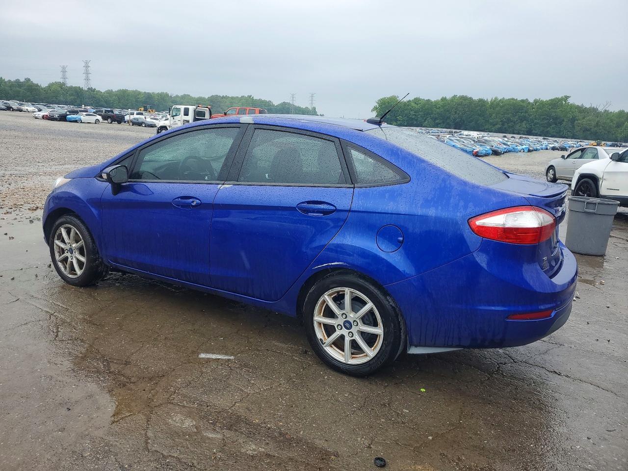 2015 Ford Fiesta Se - Фото 2