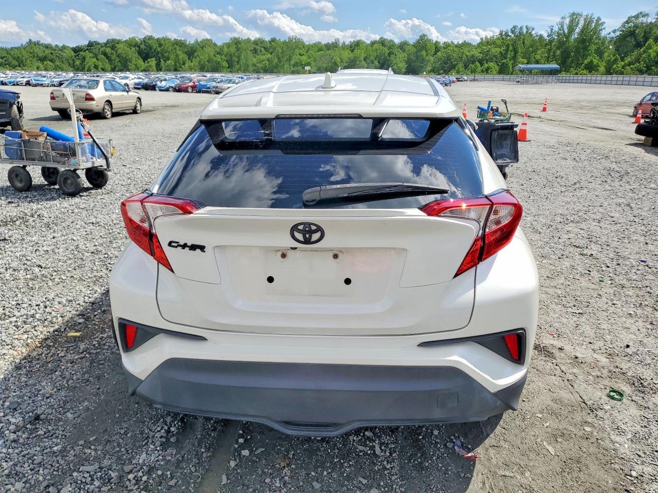 2019 Toyota C-Hr Le - Image 6