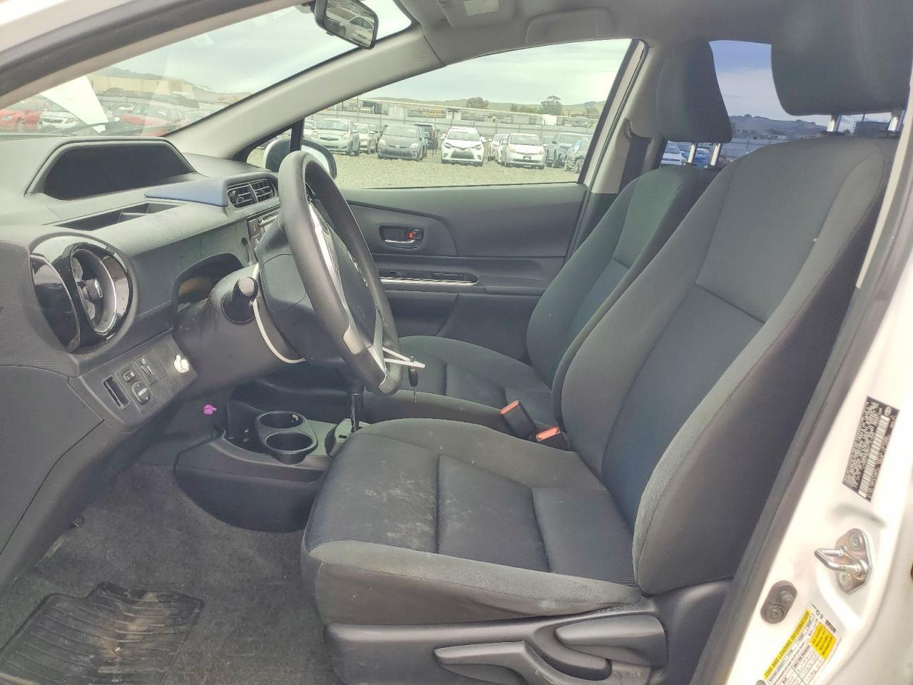 2016 Toyota Prius C Two - Image 7