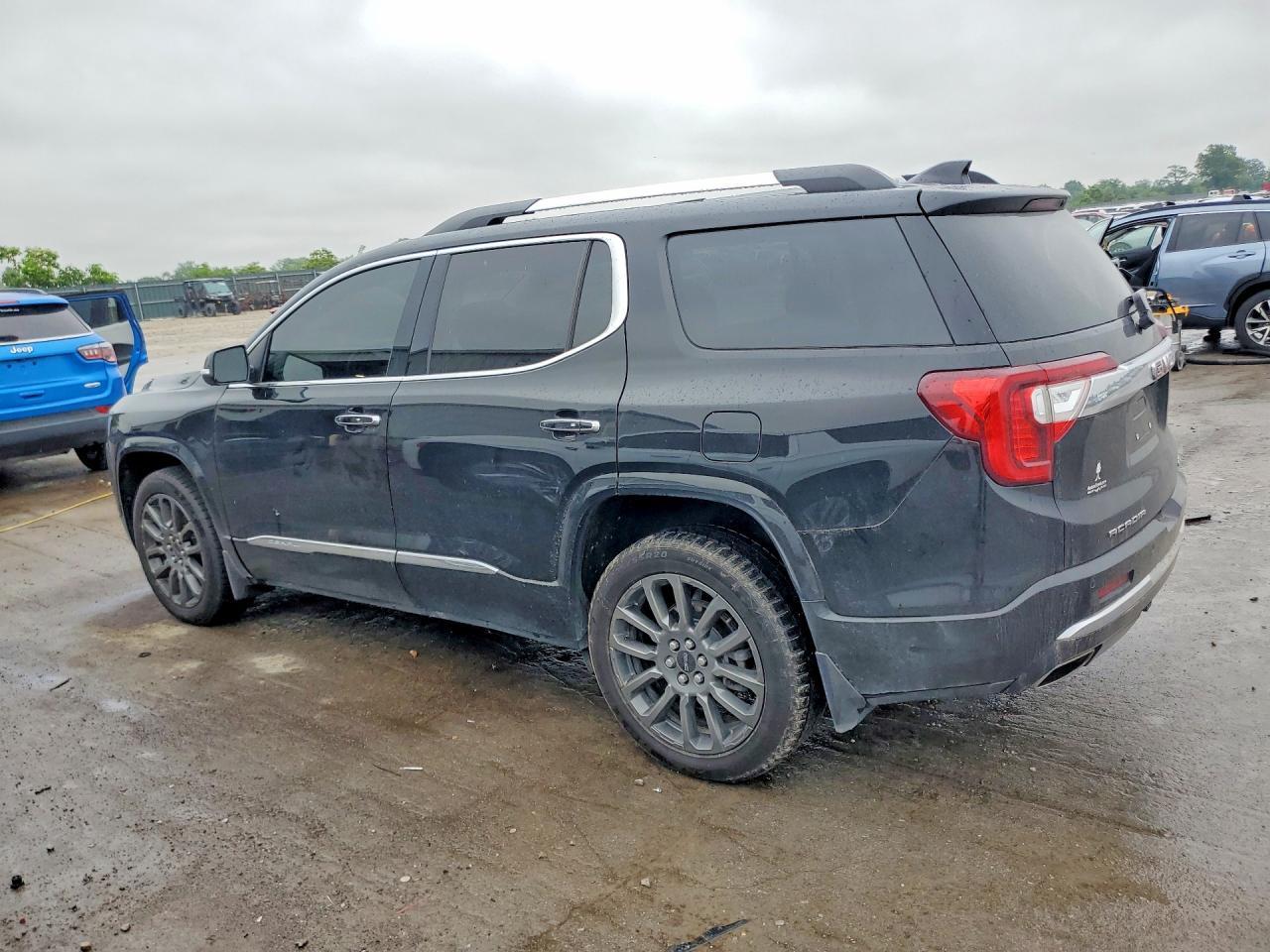 2023 GMC Acadia Denali - Image 2