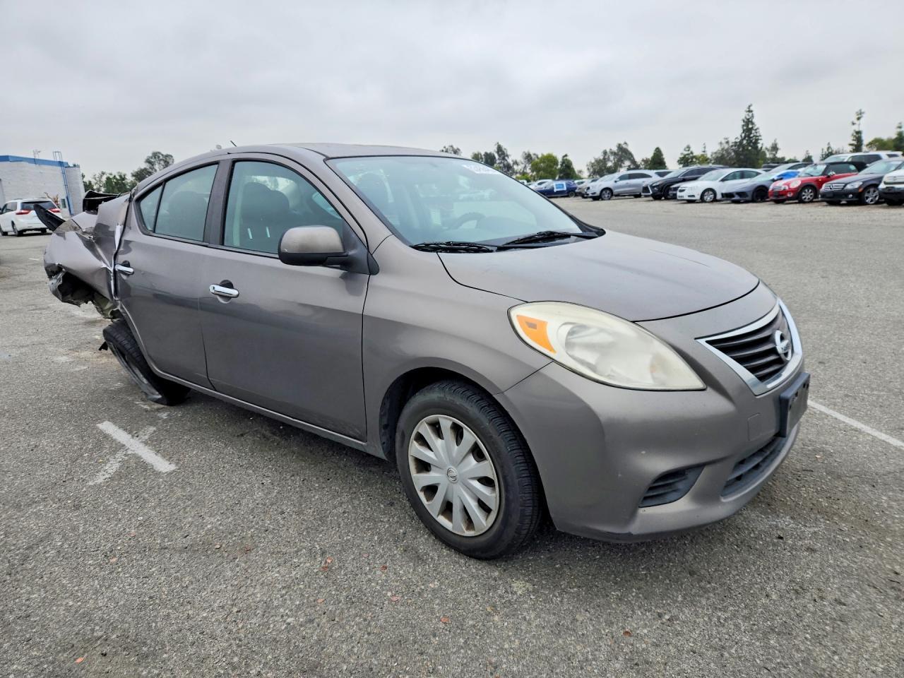 2013 Nissan Versa 1.6 S - Image 4