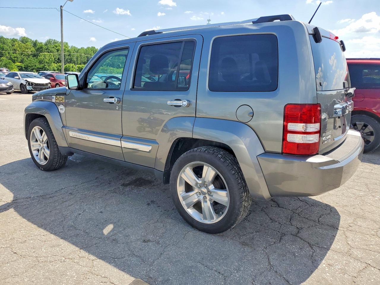 2012 Jeep Liberty Jet - Фото 2