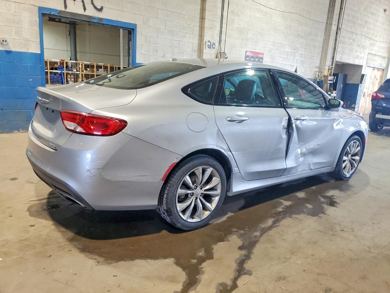 2015 Chrysler 200 S - Фото 3