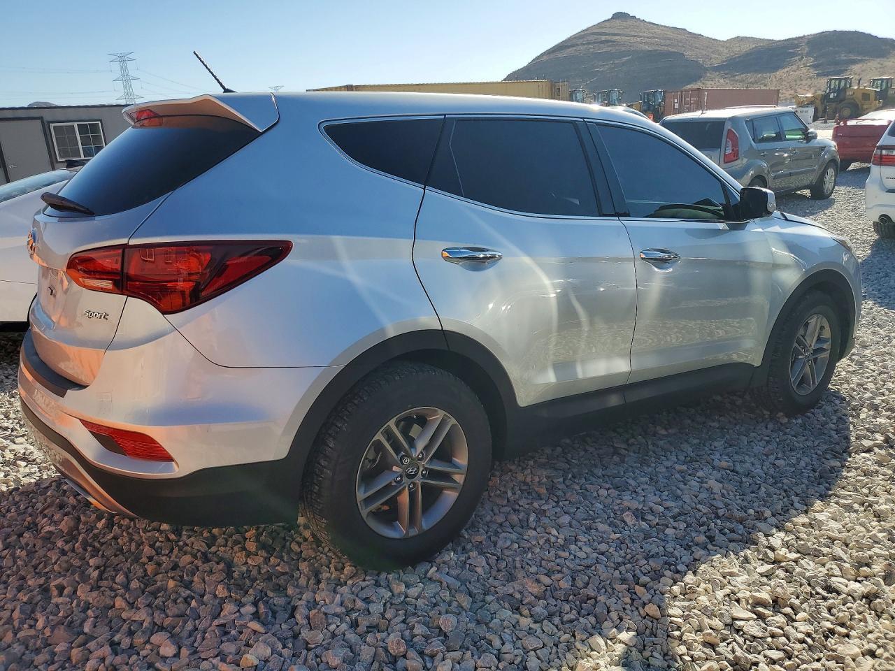 2018 Hyundai Santa Fe Sport 2.4L - Фото 3