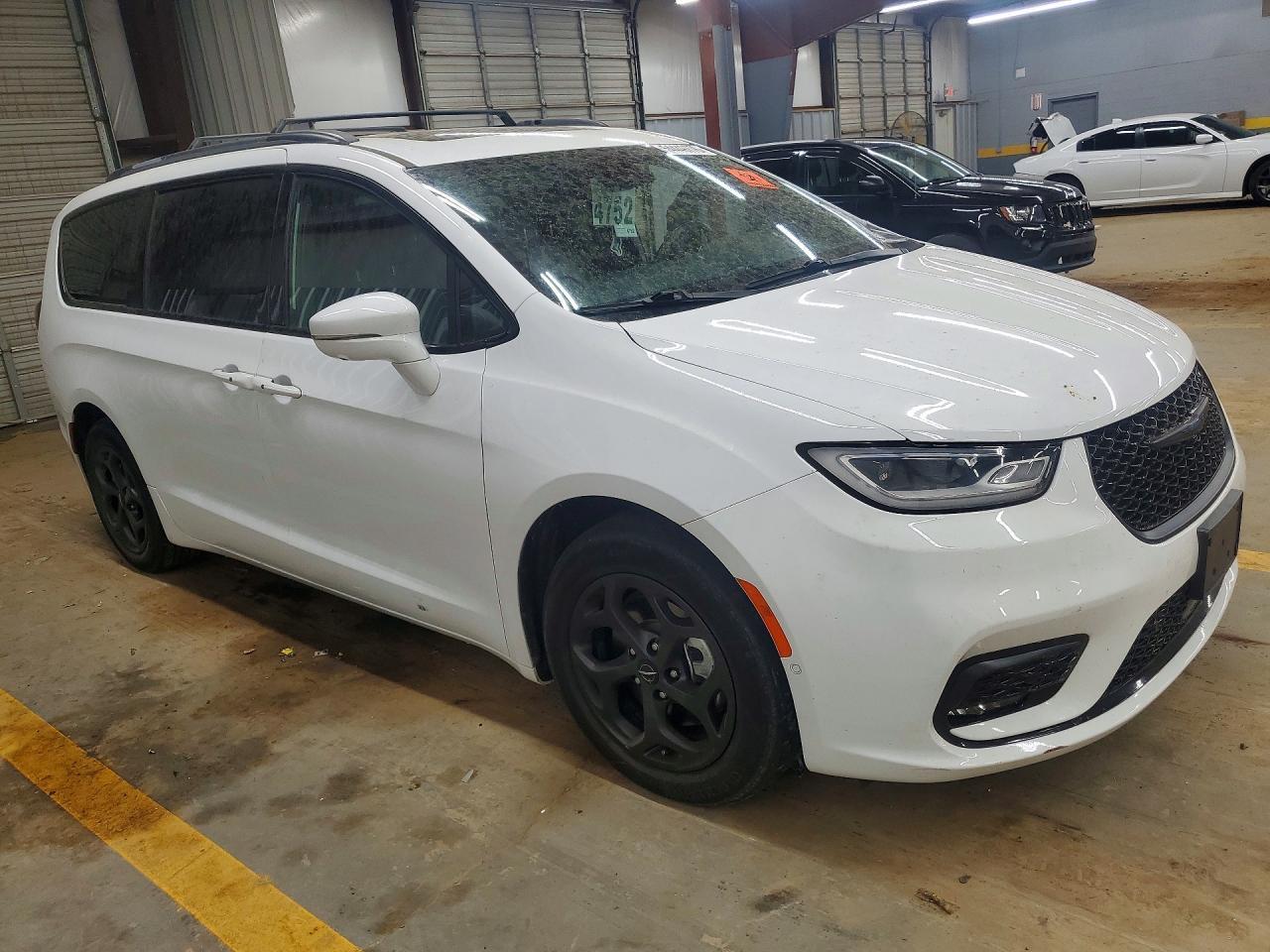2021 Chrysler Pacifica Hybrid Limited - Image 4