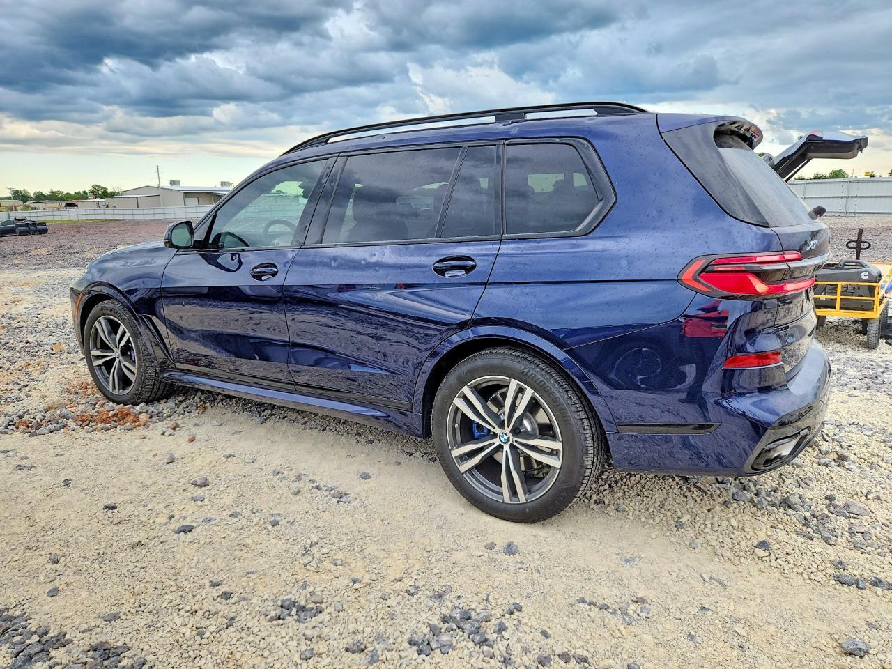 2026 BMW X7 xDrive40I - Фото 2