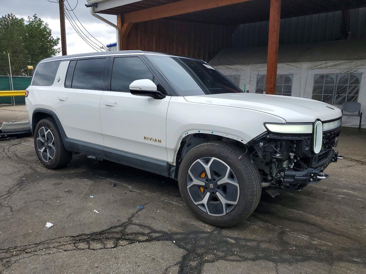 2023 Rivian R1S Adventure - Фото 4
