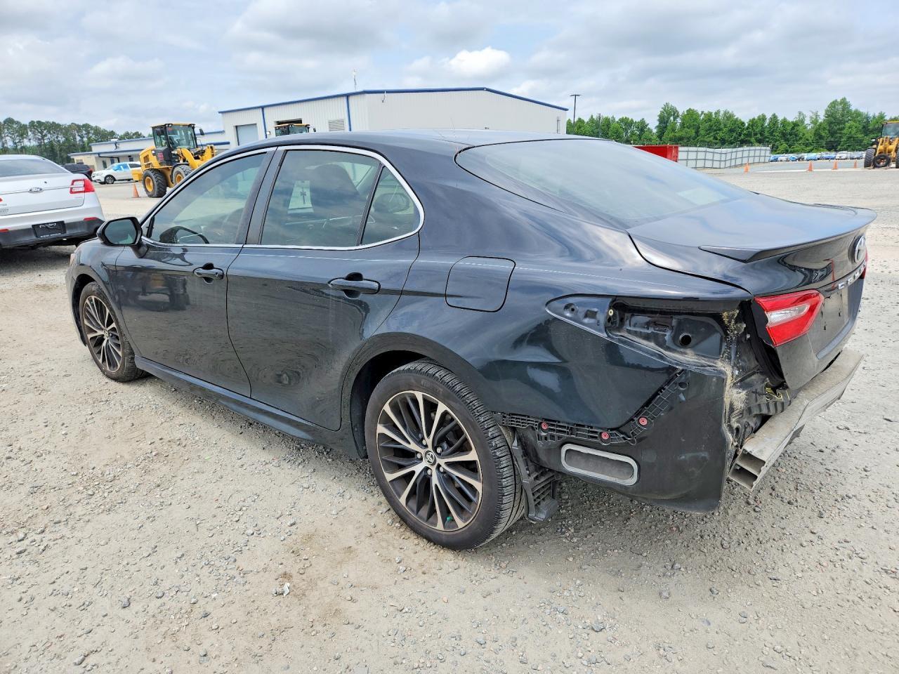2018 Toyota Camry Se - Фото 2