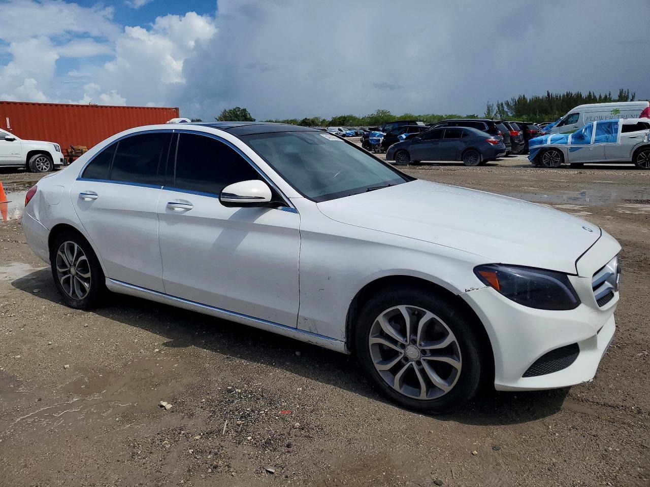 2016 Mercedes-Benz C 300 4Matic - Image 4