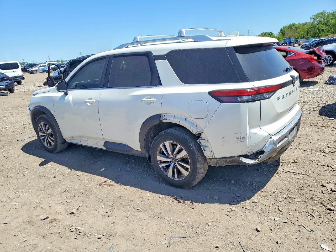 2022 Nissan Pathfinder Sl - Фото 2