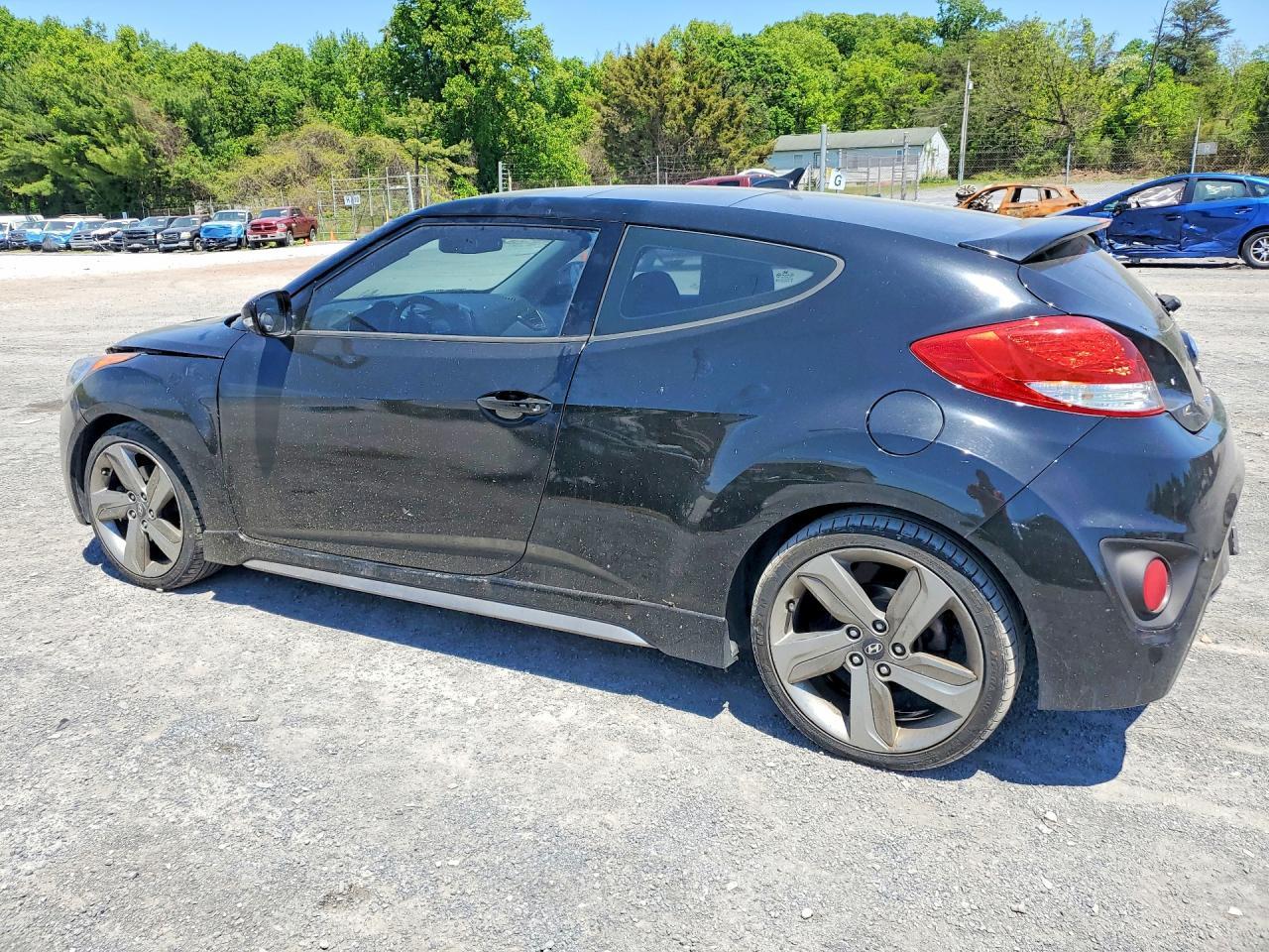 2013 Hyundai Veloster Base - Image 2