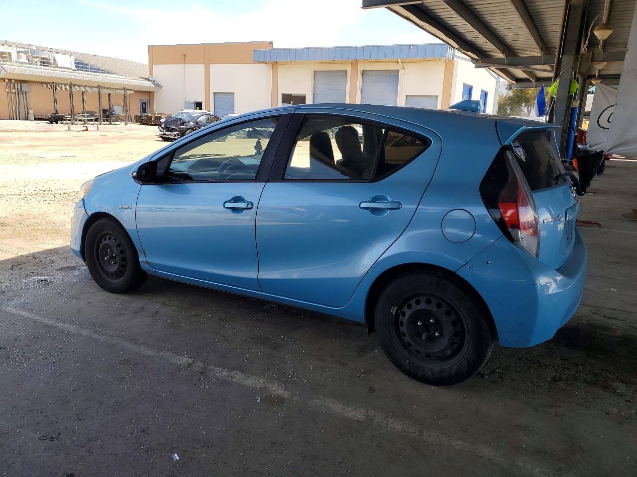 2015 Toyota Prius C One - Фото 2
