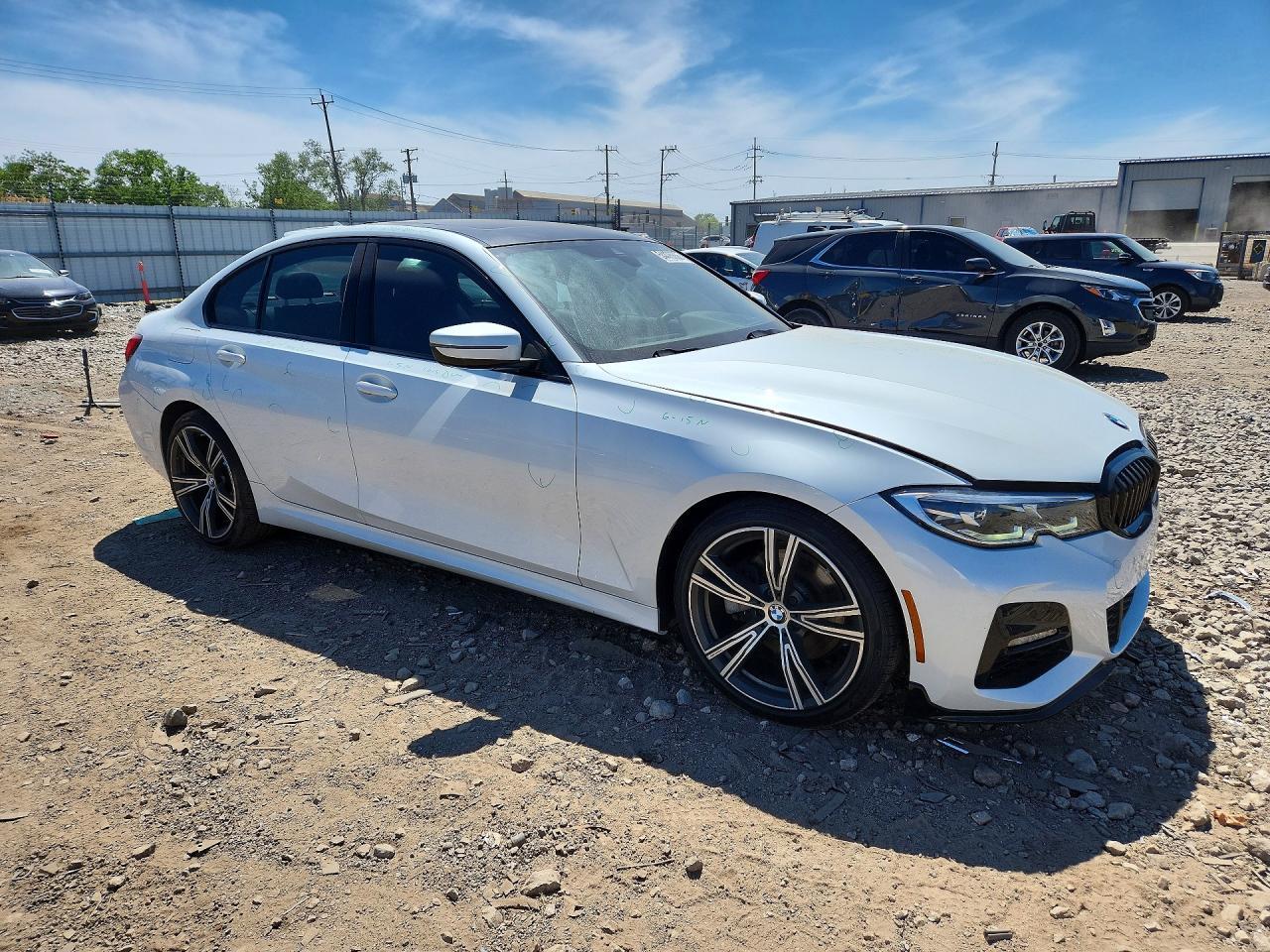 2020 BMW 330Xi - Фото 4