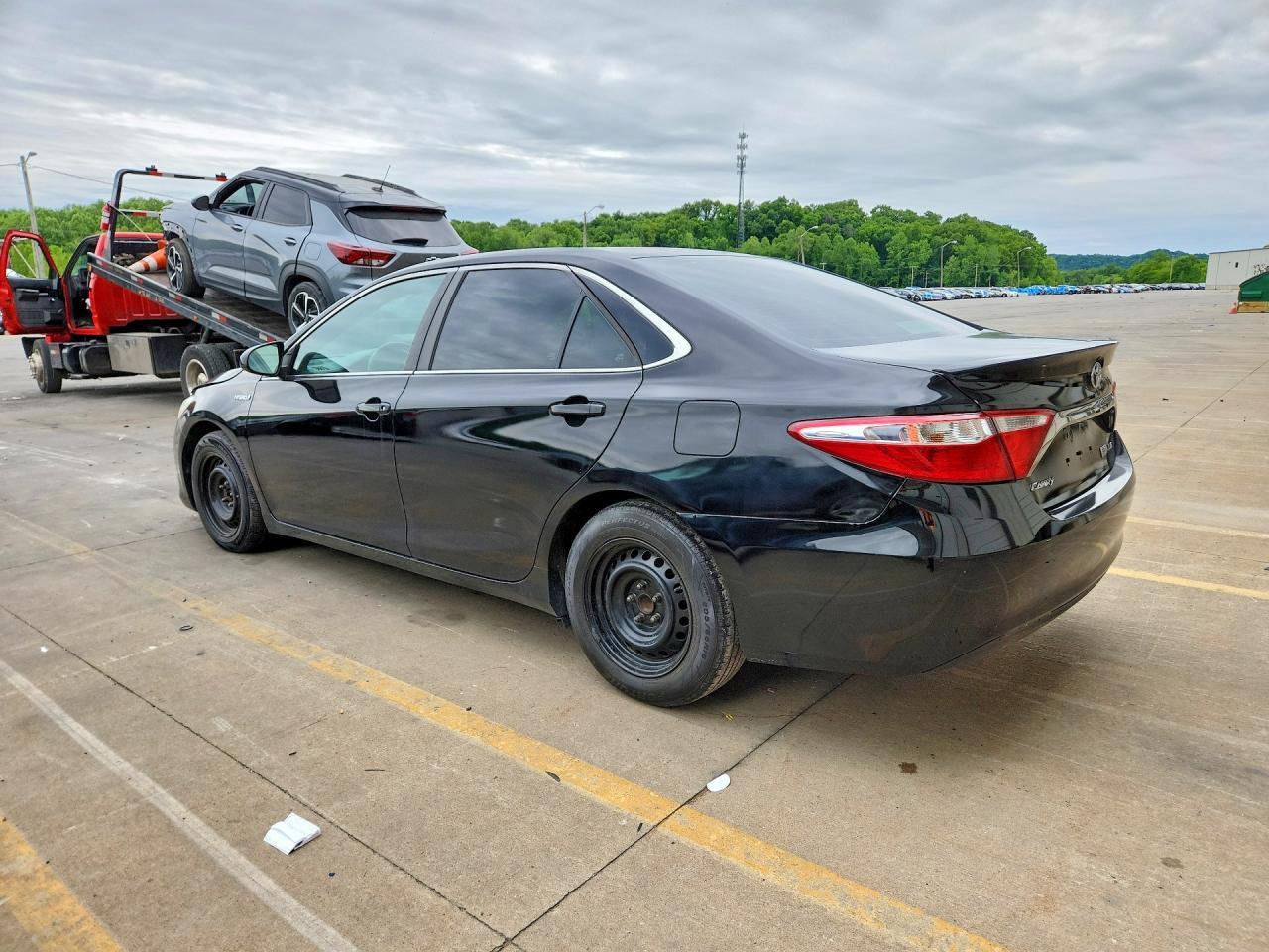 2015 Toyota Camry Hybrid Le - Фото 2