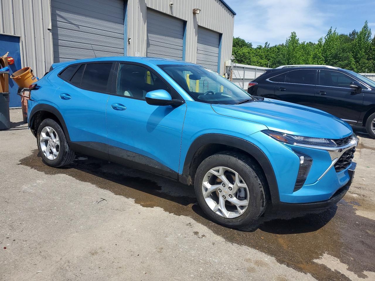 2025 Chevrolet Trax Ls - Image 4