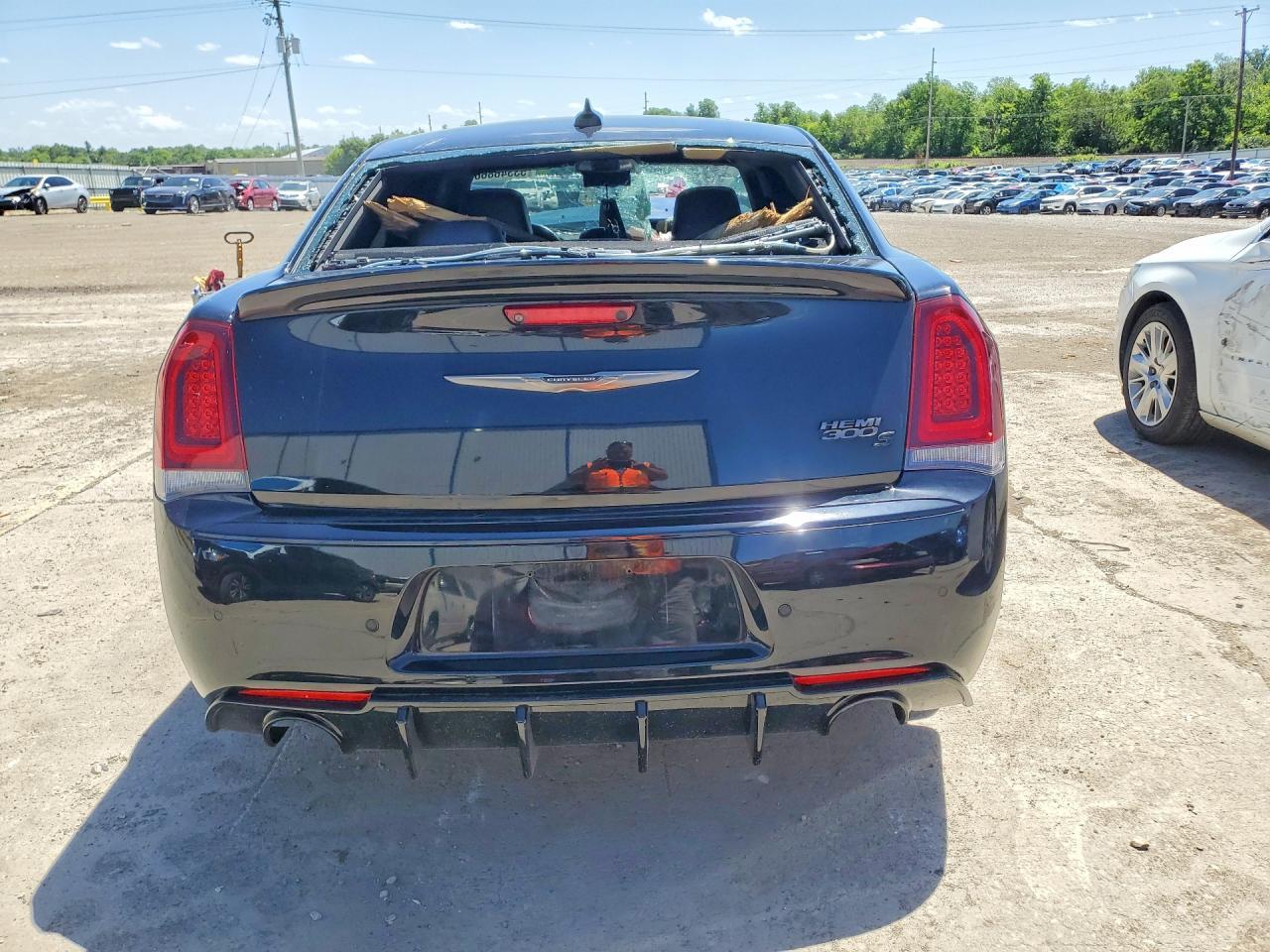 2016 Chrysler 300 S - Image 6