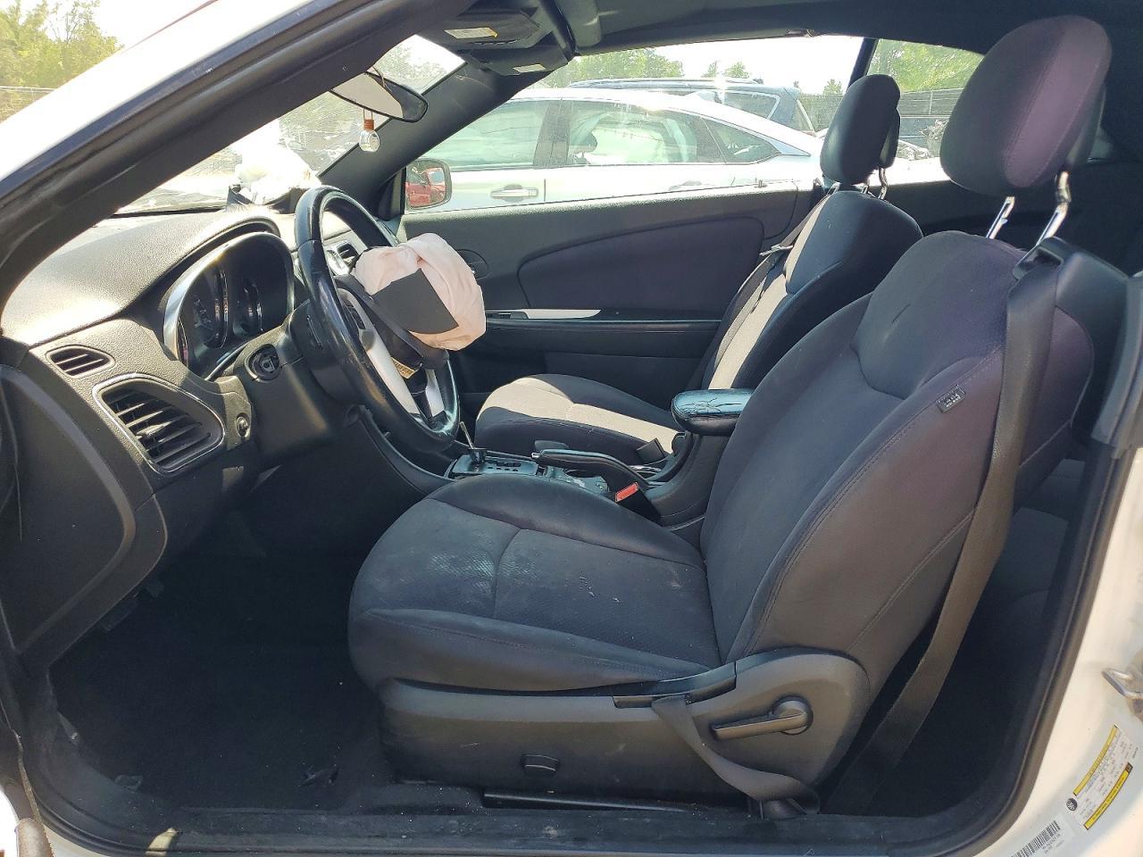 2013 Chrysler 200 Touring - Image 7