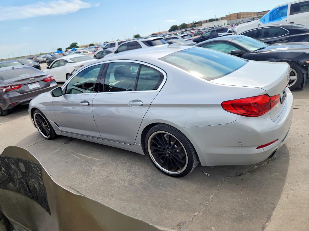 2019 BMW 530 I - Фото 2