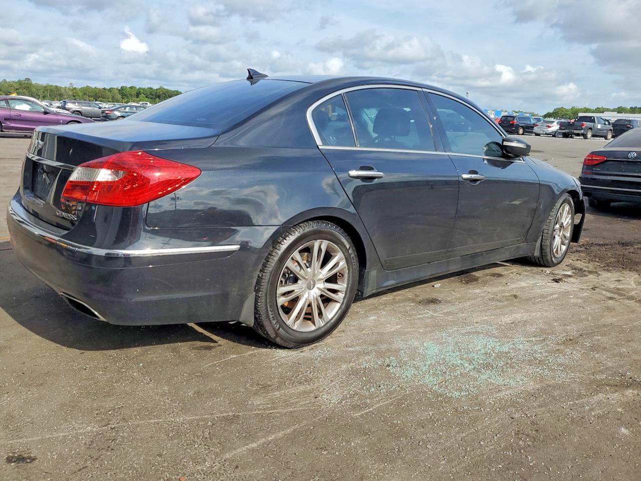 2014 Hyundai Genesis 3.8L - Фото 3