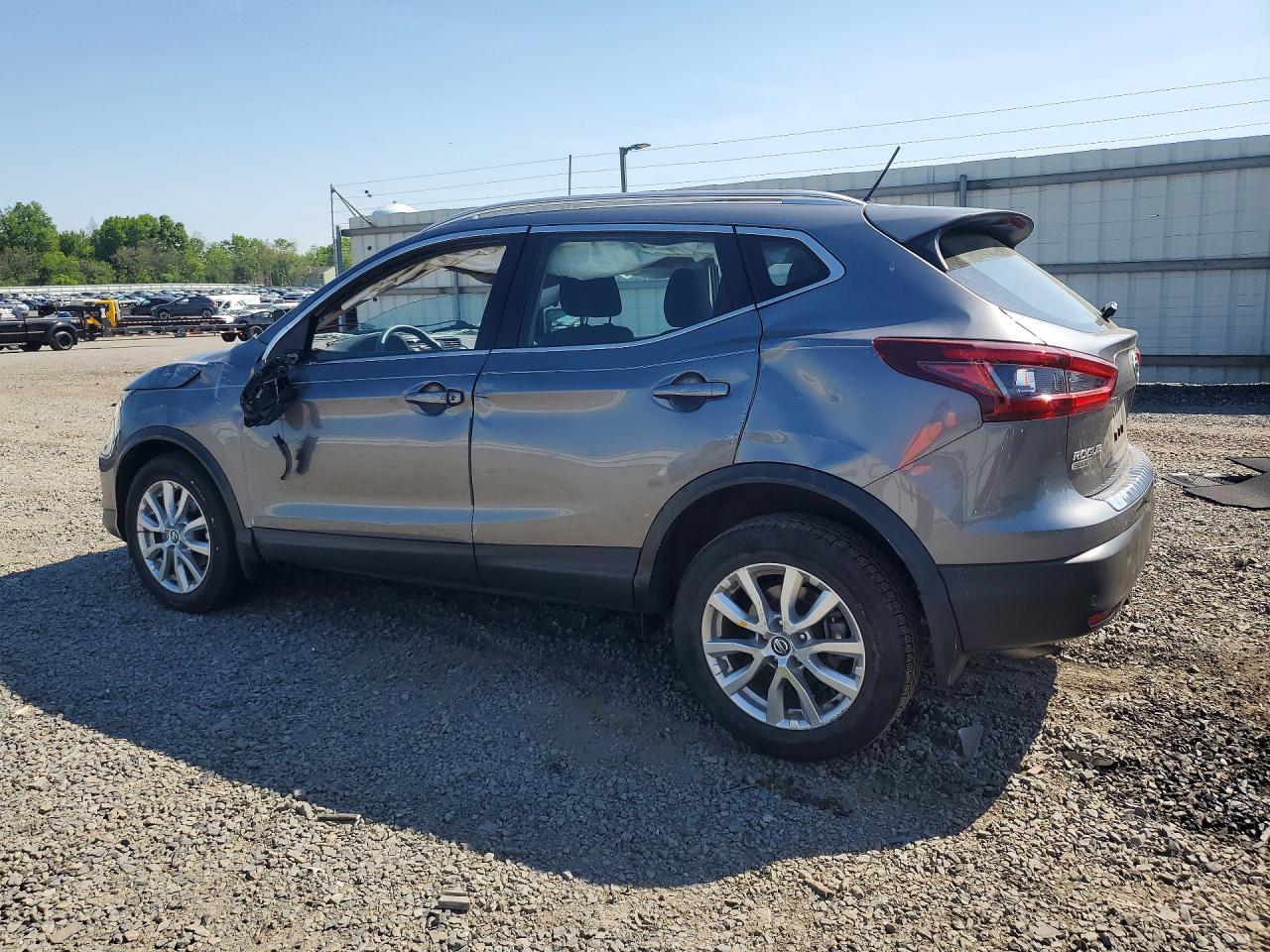 2022 Nissan Rogue Sport Sv - Image 2