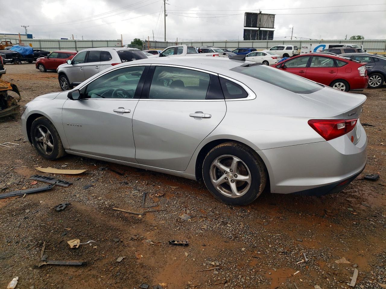 2017 Chevrolet Malibu Ls - Фото 2
