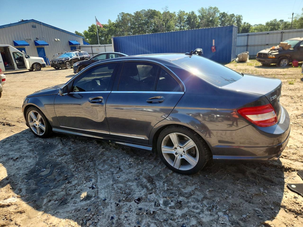 2010 Mercedes-Benz C 300 - Фото 2