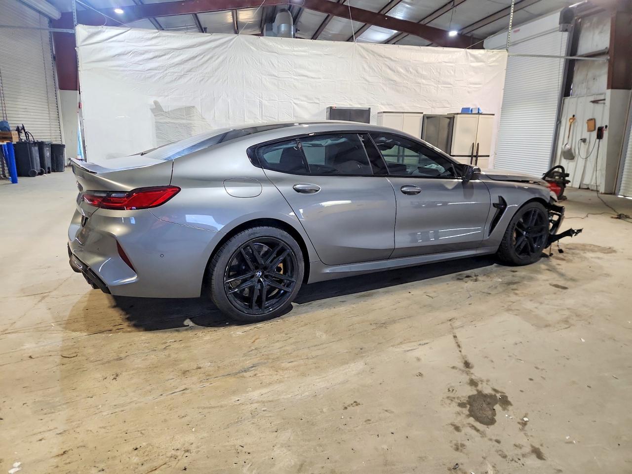2025 BMW M8 - Фото 3