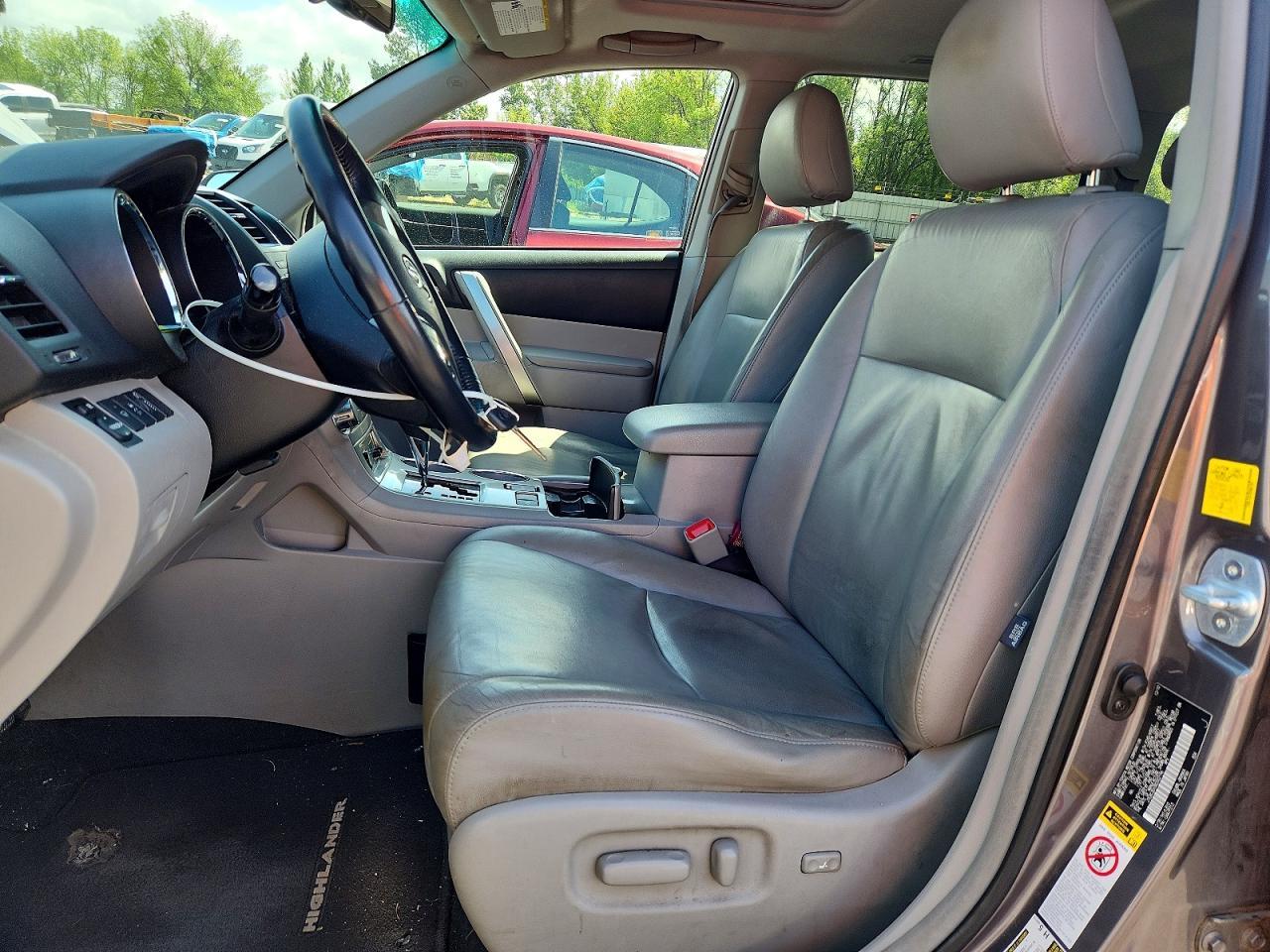 2011 Toyota Highlander Hybrid - Image 7