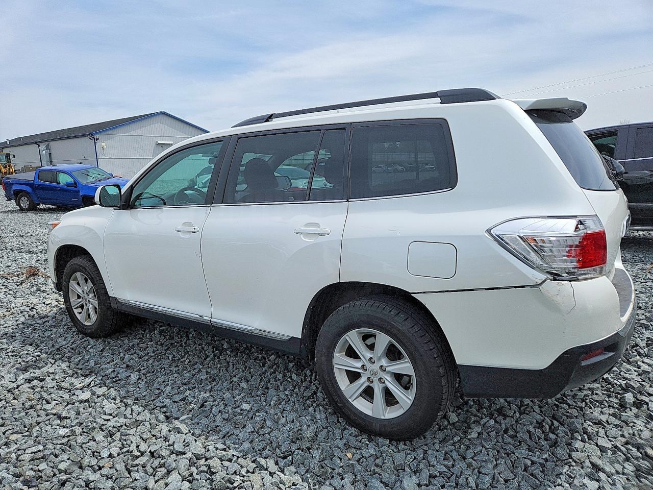 2013 Toyota Highlander Plus - Image 2