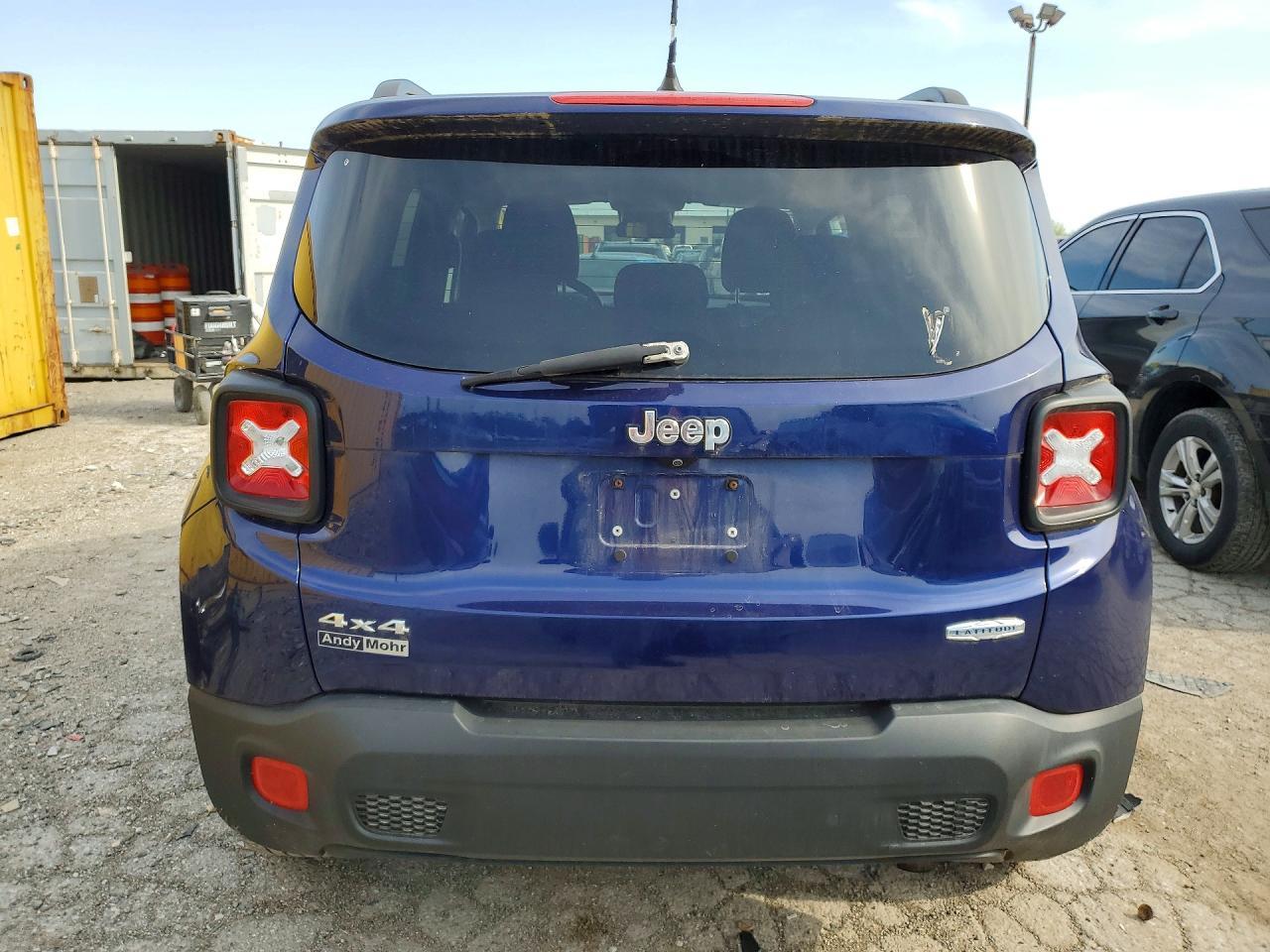 2016 Jeep Renegade Latitude - Image 6