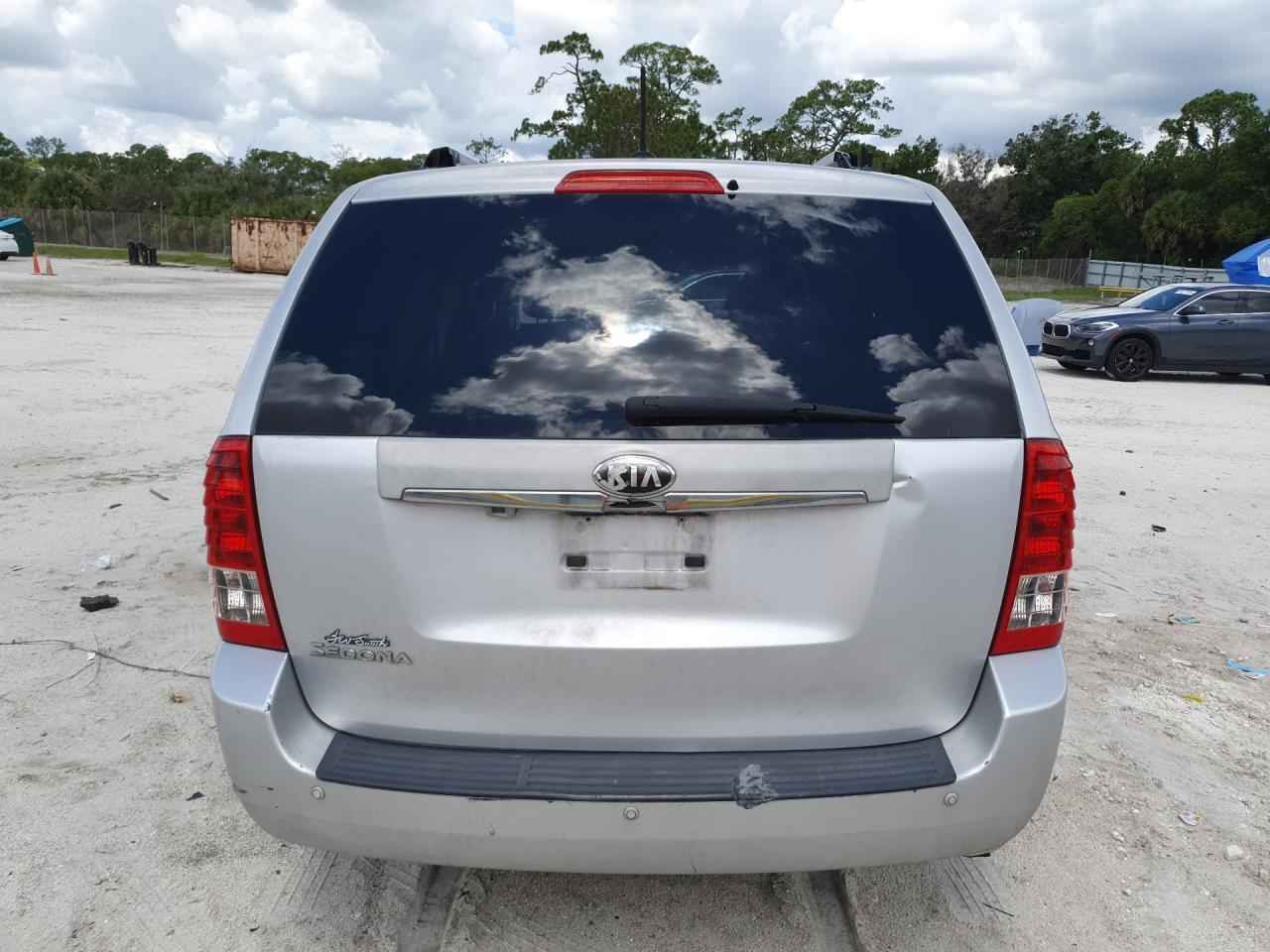 2014 Kia Sedona Lx - Image 6