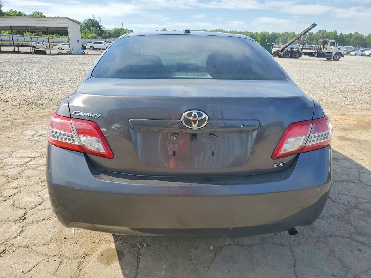2011 Toyota Camry Le - Фото 6
