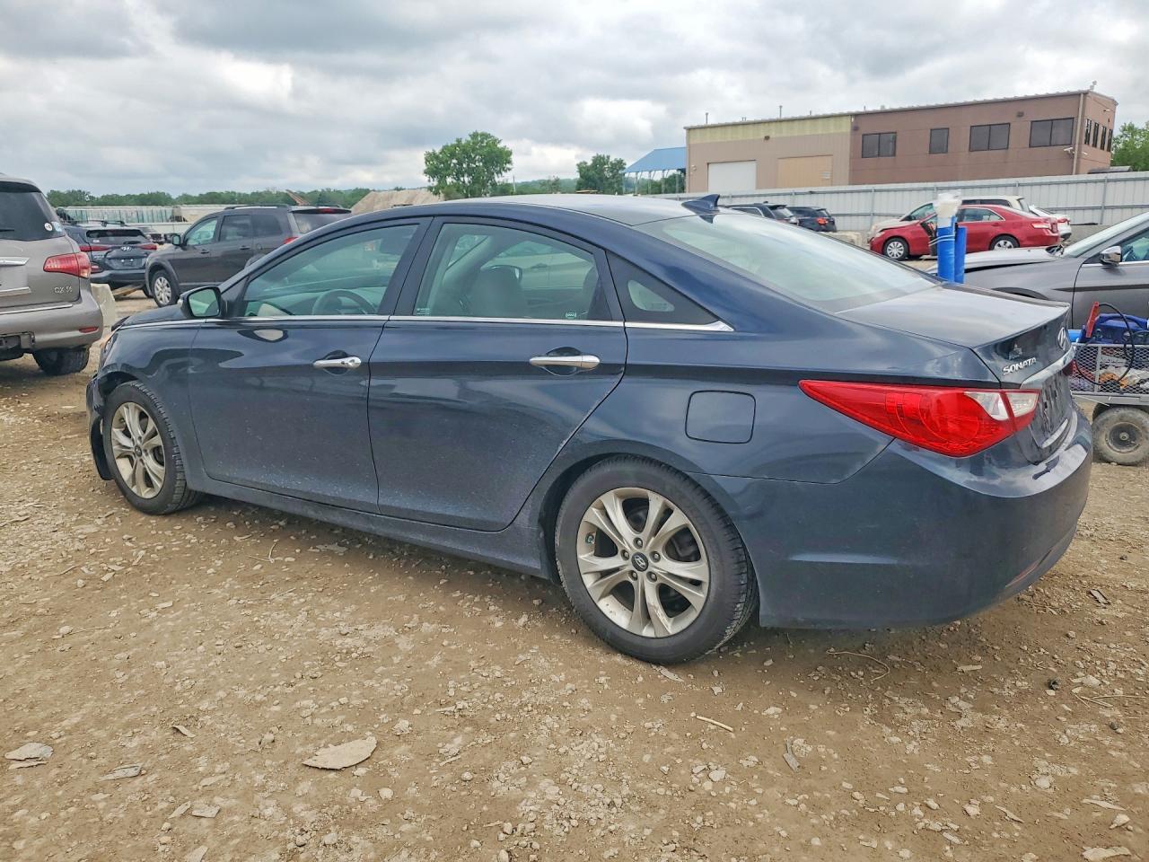 2013 Hyundai Sonata Limited - Image 2