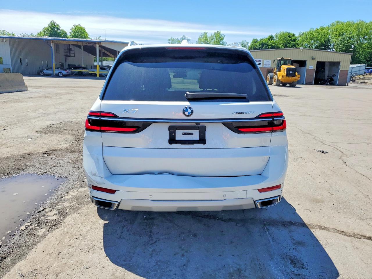 2025 BMW X7 xDrive40I - Image 6