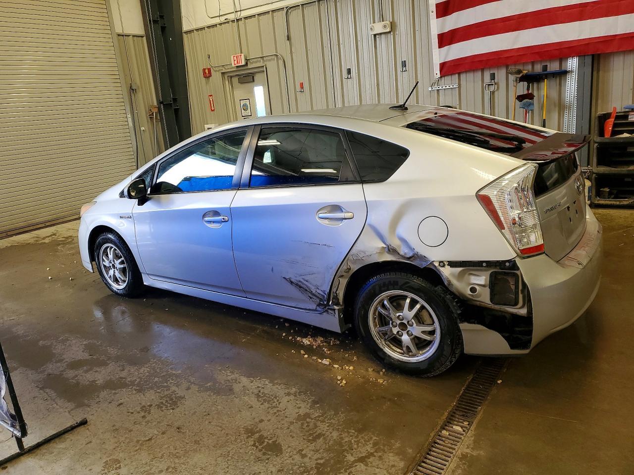 2010 Toyota Prius Iii - Фото 2