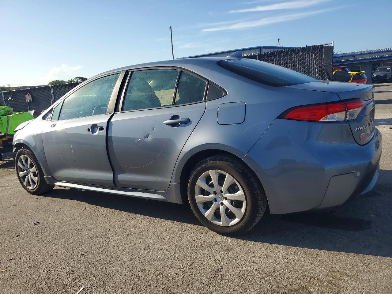 2022 Toyota Corolla Le - Image 2