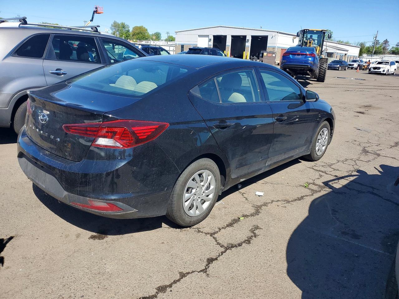 2019 Hyundai Elantra Se - Image 3