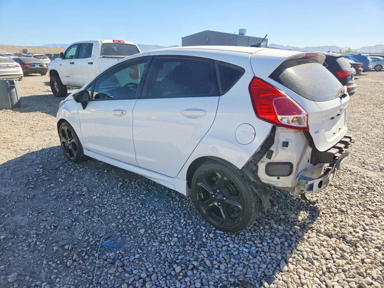 2016 Ford Fiesta Se - Фото 2