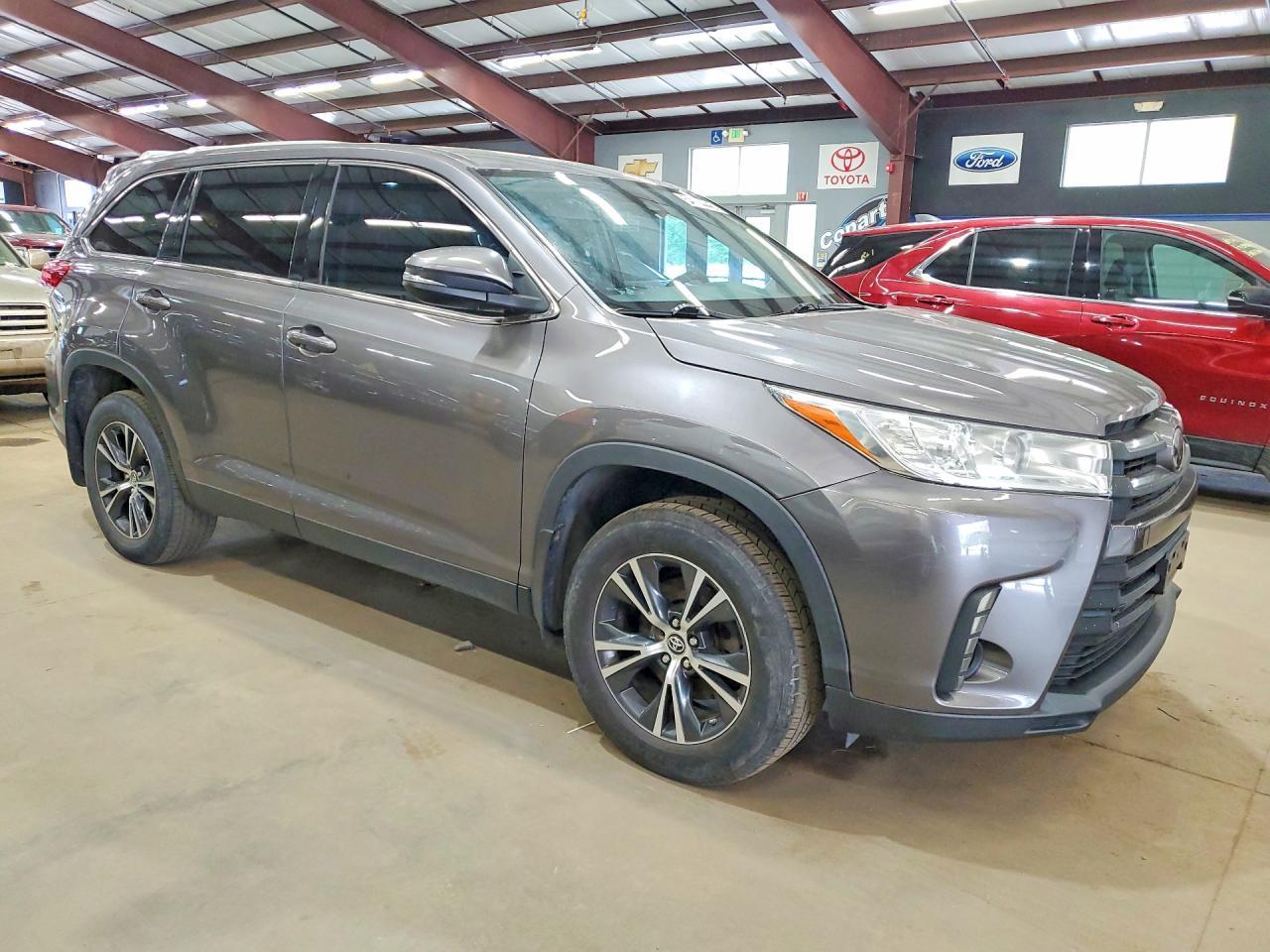 2019 Toyota Highlander Le - Image 4