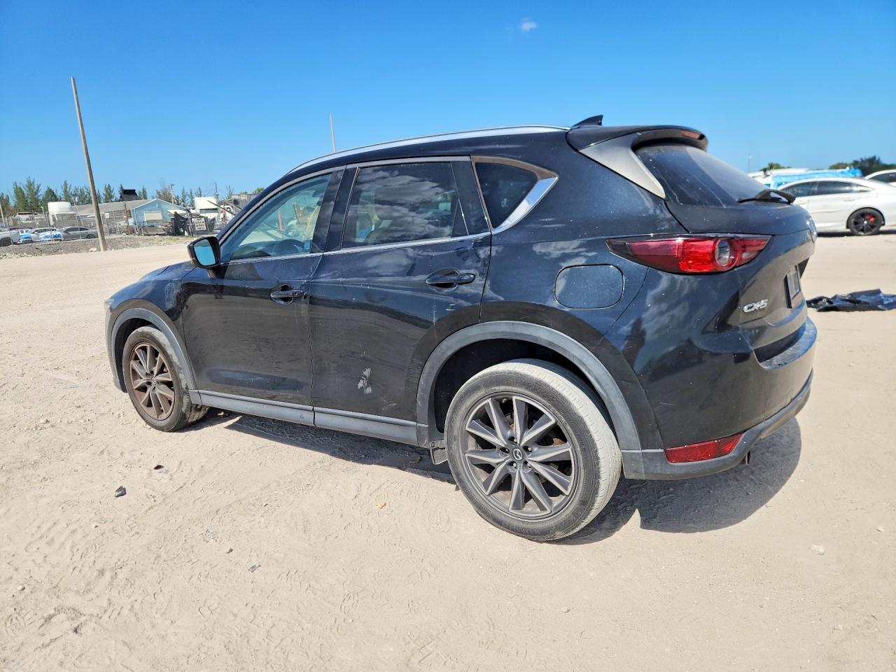 2017 Mazda Cx-5 Grand Touring - Image 2