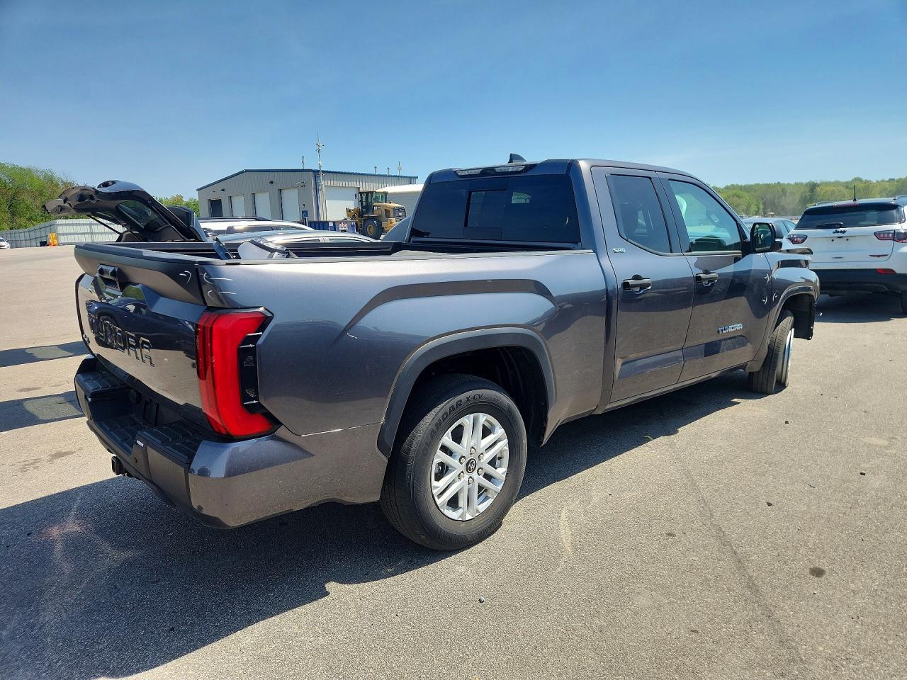 2023 Toyota Tundra Sr5 - Image 3