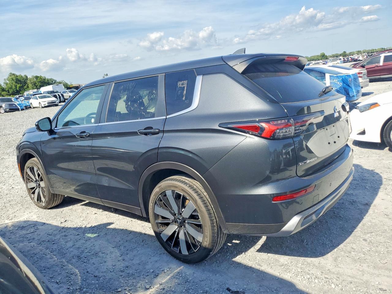 2025 Mitsubishi Outlander Se - Фото 2