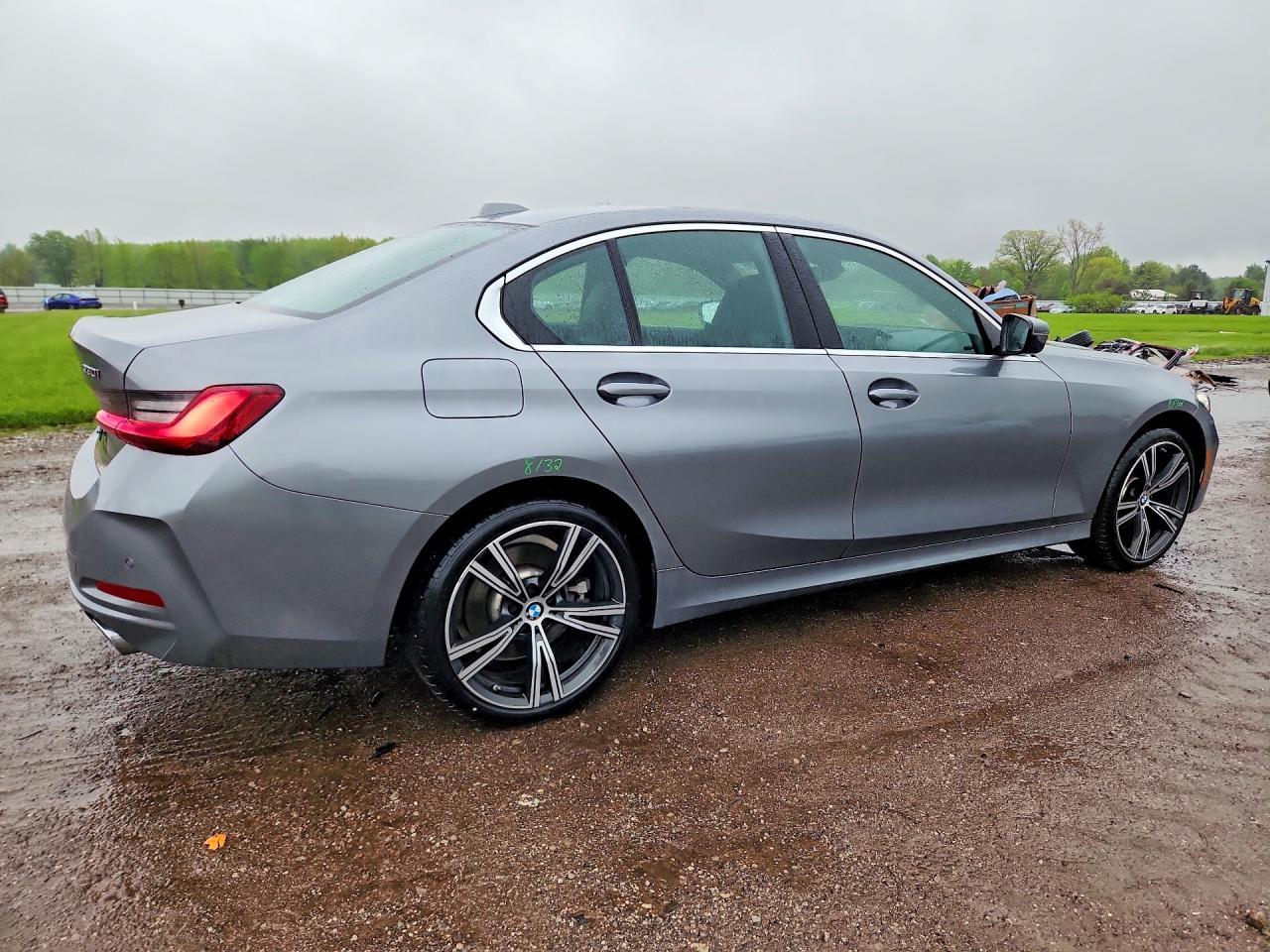 2024 BMW 330Xi - Image 3