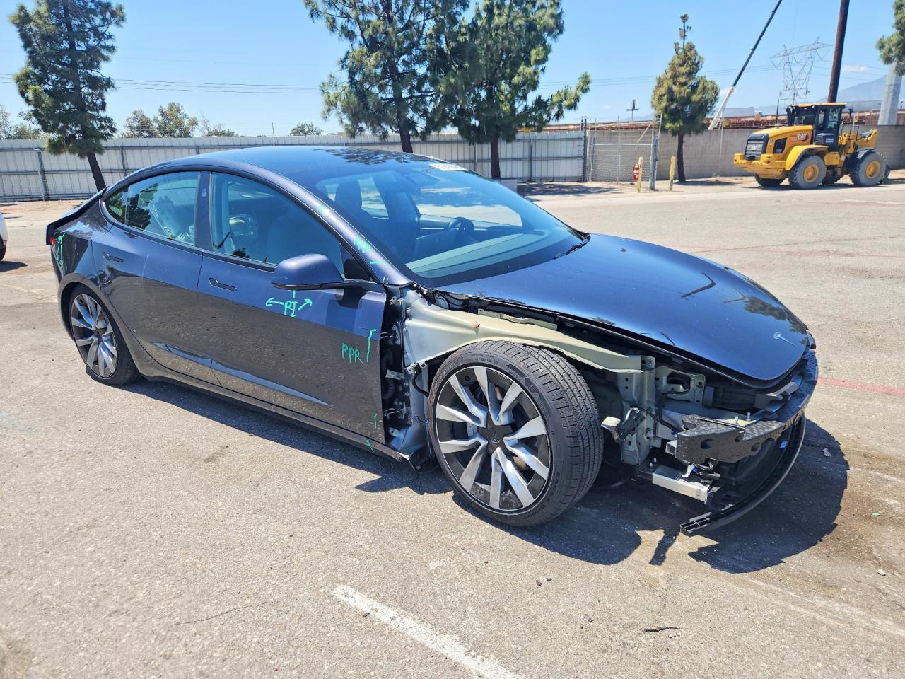 2025 Tesla Model 3 - Фото 4