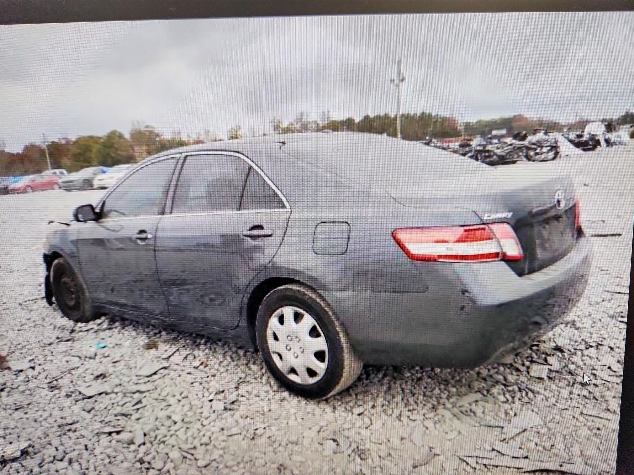 2011 Toyota Camry Le - Фото 2
